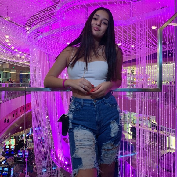 Meet your Posher, Aileen - Picture 1 of 1